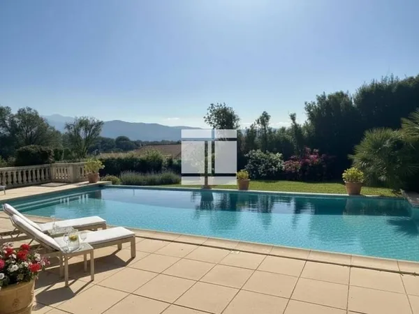Villa 6 pièces 166 m²