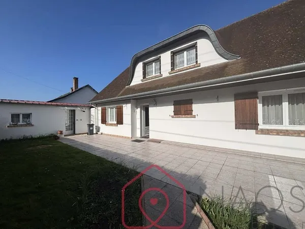 Maison individuelle édifiée sur un terrain clos et plat de 1 192 m