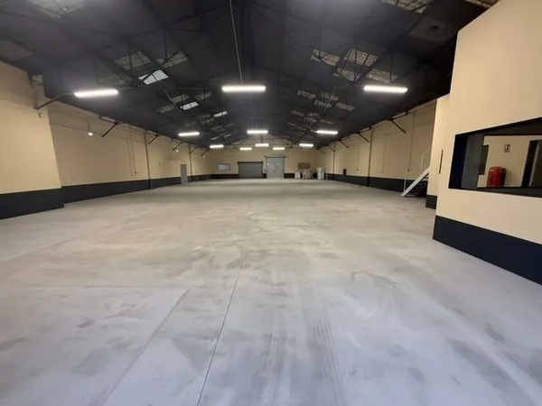Entrepôt de 700m² idéalement située au centre de Tarbes