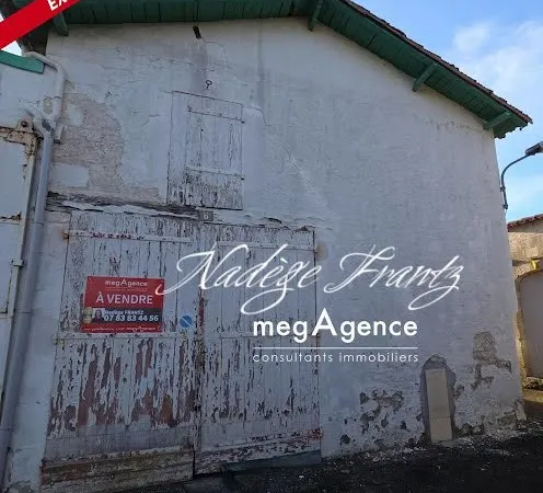 Local d’activité et entrepôt Vente Saint-Jean-d'Angély   37000€