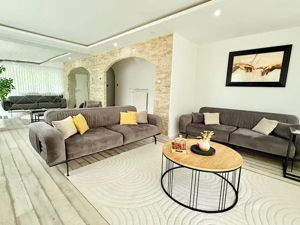 Maison rénovée de 130 m2 avec jardin et double garage Metz