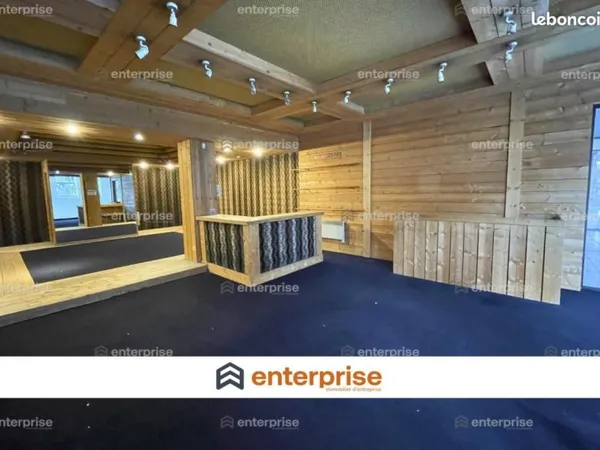 Local commercial 160 m²