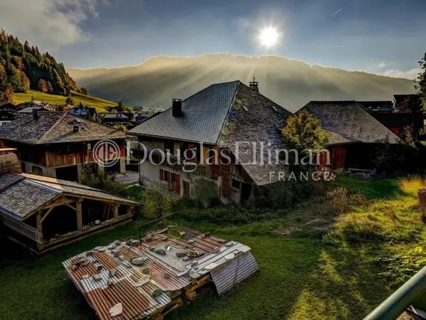 Morzine - Ferme mitoyenne avec permis de construire pour la création d'une propriété de 5 chambres