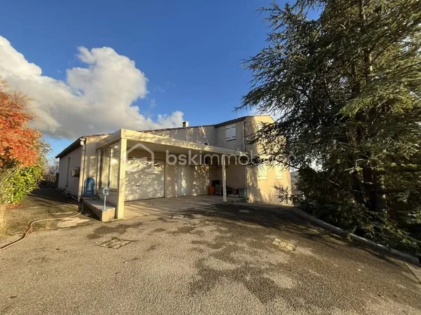 Une maison de 145 m² à Saint-Étienne-les-Orgues