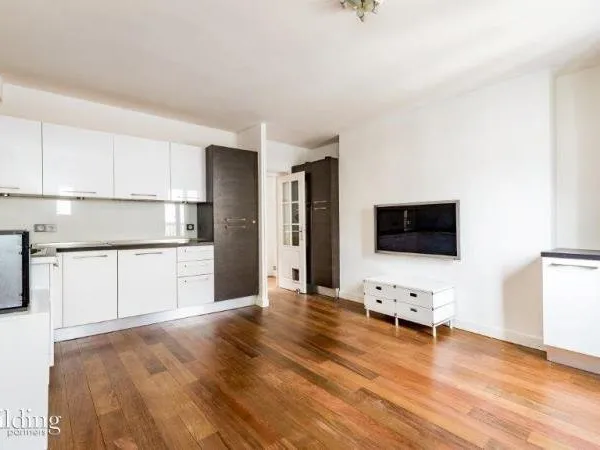 A vendre - Paris 17e Arc de Triomphe - Duplex 3 pièces dernier étage de 77,83 m² habitables