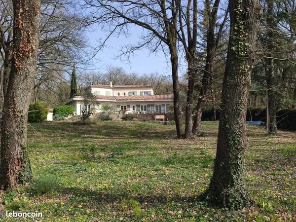 Maison de 167m2 - Parc 4200m2 - Piscine - Secteur Montélimar Sud