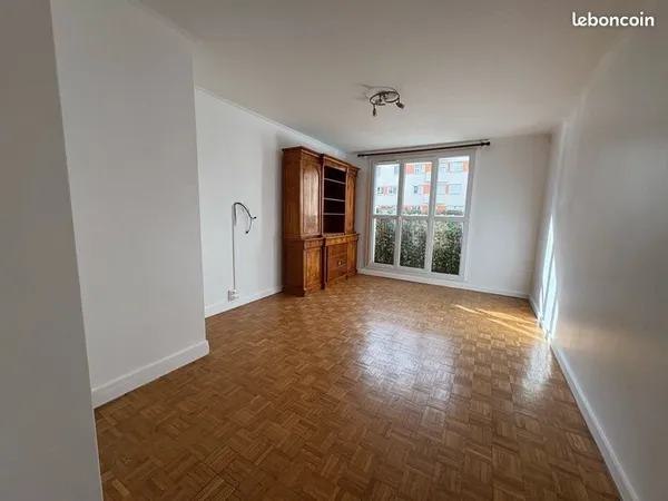 A louer : appartement 3 pièces avec dressing, cave et parking