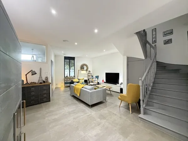 AGEN CENTRE - MAISON BOURGEOISE RENOVEE AVEC PISCINE TE JARD