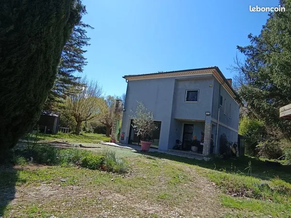 Propriété au calme à 2 pas de toutes commodités