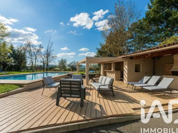 Maison 8 pièces 296 m²