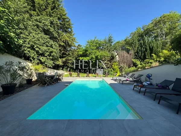 Maison 8 pièces 350 m²