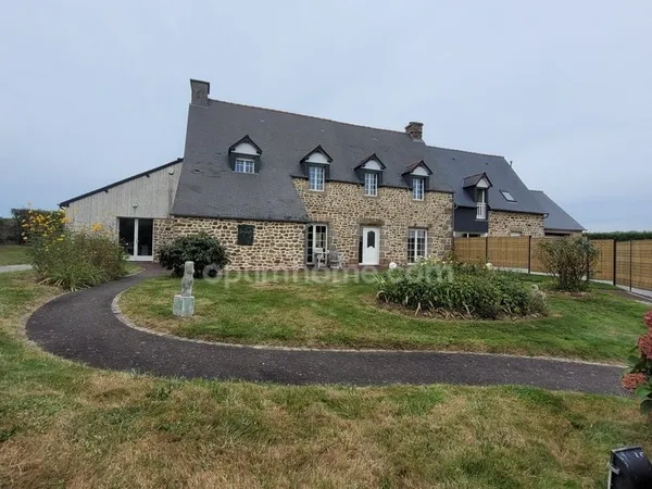 Longère rénovée de 184 m² T7 - 4 chambres - Terrain 2489 m², près de Dol de Bretagne