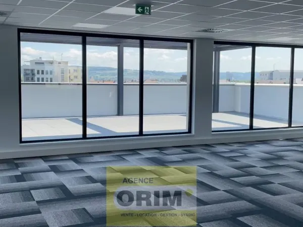 PLATEAU DE 281m2 A LOUER AU COEUR DE SAINT-LOUIS