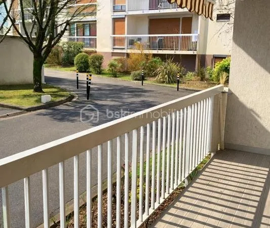 F3 dans petite résidence verdoyante et sécurisée à 10 mn à pied du RER A
