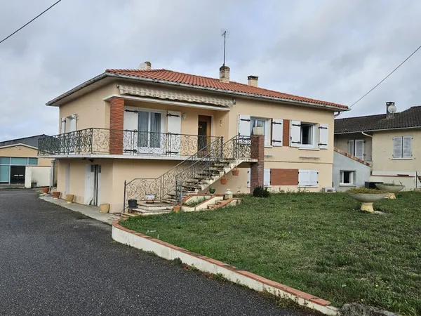 15 mn de MARMANDE très belle villa grands volumes avec jardin et garage