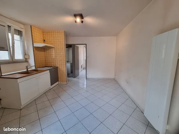 Loue T2 30m2 rdc centre de La Saulce