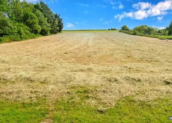 Terrain 2105 m²