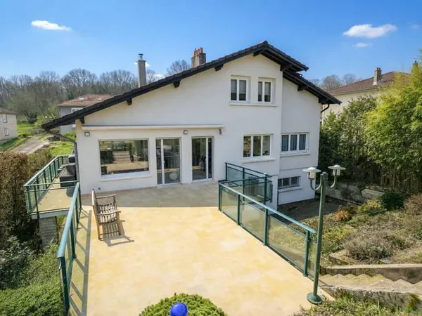 Maison 8 pièces 300 m²