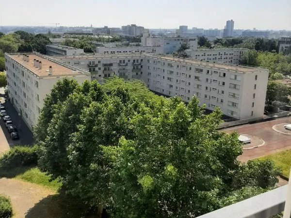 Chambre non-meublée. Bail individuel. Deux chambres disponibles