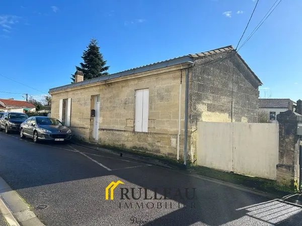 CENTRE-VILLE: Maison de plain-pied avec jardin