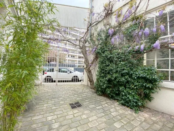 Boulogne-Billancourt, dans petite copropriété de charme articulée autour d'une cour pavée, Corpimmo 
