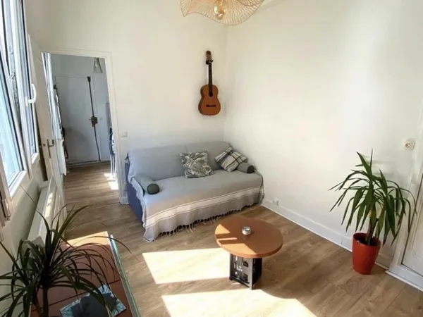 Studio lumineux rue Montorgueil meublé