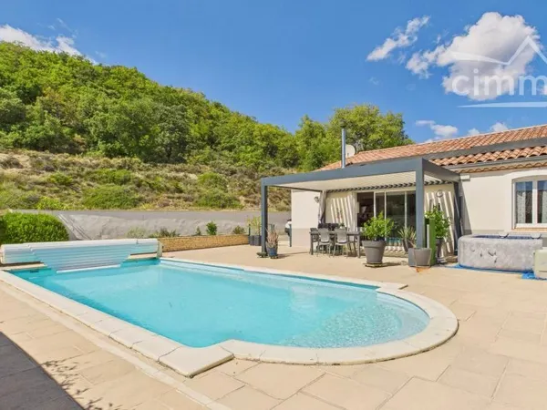 Villa récente de plain pied (2004) avec piscine - Sud Ardèche