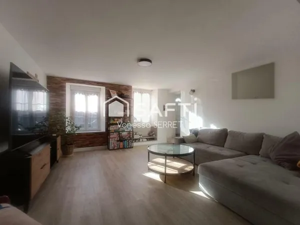 Maison mitoyenne rénovée de 95 m² au coeur de Bayeux - 3 chambres, courette et à proximité de tout !