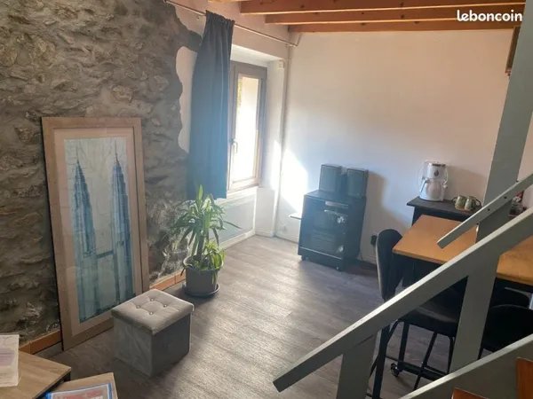 Entre lac et montagne vends bel appartement dans les 48m au sol