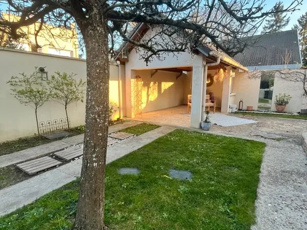 Jolie Maison à Vendre - quartier Voltaire, proche du centre ville et des écoles. Maison avec jardin 
