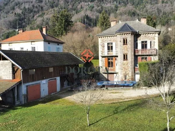 Maison 6 pièces 253 m²