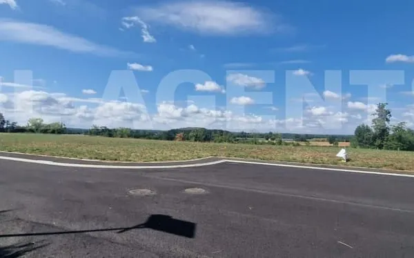 Terrain 943 m²