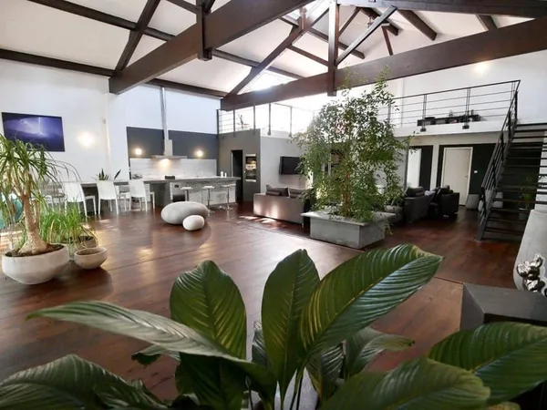 Maison 4 pièces 243 m²