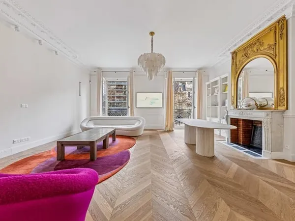 Paris 16e - Appartement unique dans un immeuble de prestige haussmannien avec ascenseur et concierge