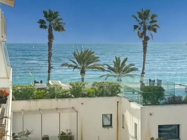 APPARTEMENT CANNES POINTE CROISETTE AVEC TERRASSE