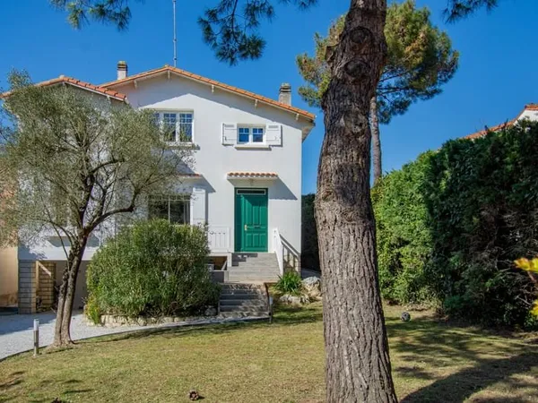 ROYAN - QUARTIER DU PARC - VILLA 5 CHAMBRES - JARDIN - GARAGE