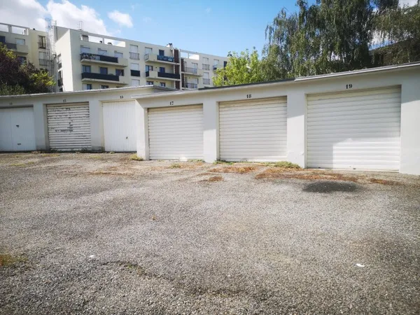 Garage boxé dans une résidence sécurisée