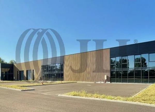 Local d'activité 1827 m²