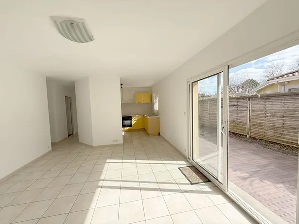 Maison 3 pièce(s) 60.7 m2, garage, parcelle de 246m2