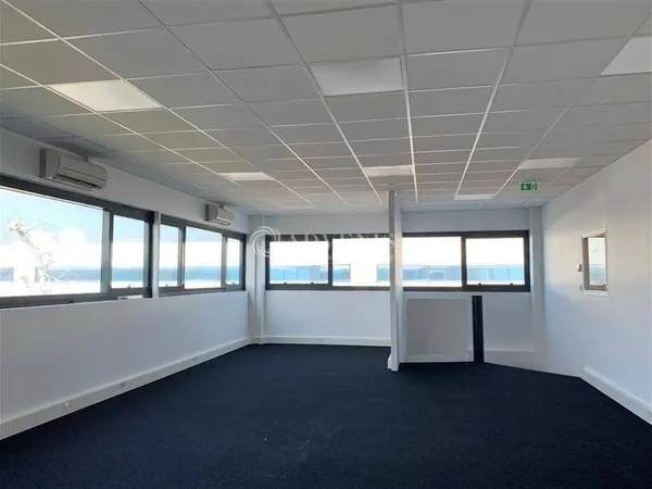 Local d'activité 1764 m²