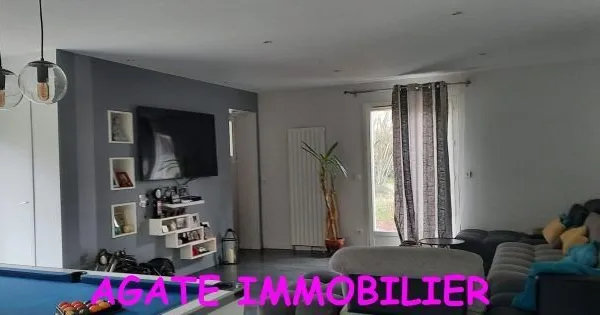 GRANDE MAISON CONTEMPORAINE AVEC GARAGE