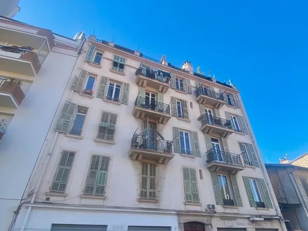 Nice Riquier 2 pièces au calme