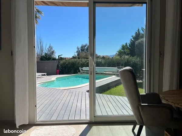 Maison plain-pied- Piscine & panneaux solaires - Quartier résidentiel