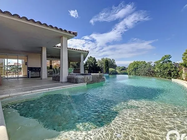 Maison 7 pièces 300 m²