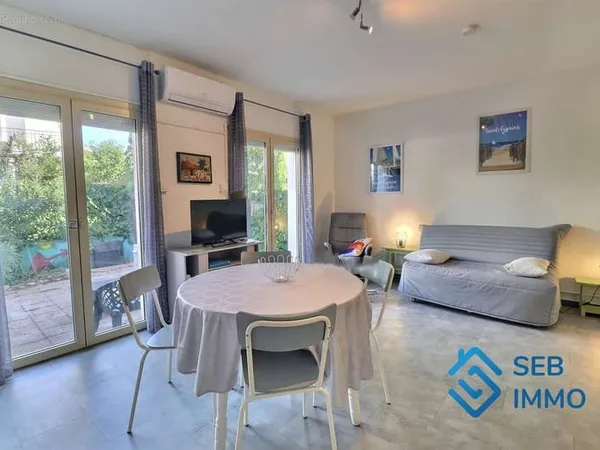 Appartement une pièce de 28m2 à SAINT CYPRIEN PLAGE avec beau jardin privatif entièrement refait à n