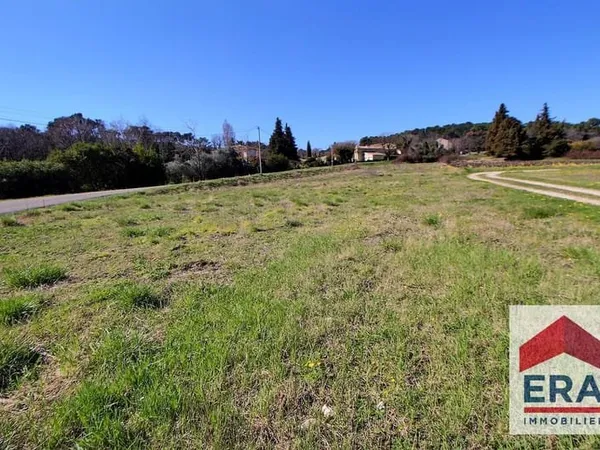 Terrain 925 m²