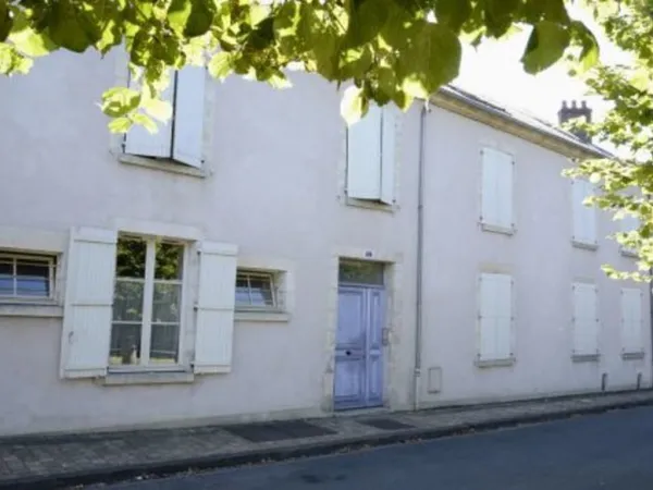 Votre agence France Loire Aubigny S/Nère vous propose cet appartement à la location sur la commune d