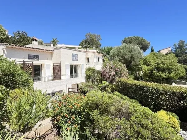 VILLA CANNES - VUE MER - PROCHE DES PLAGES