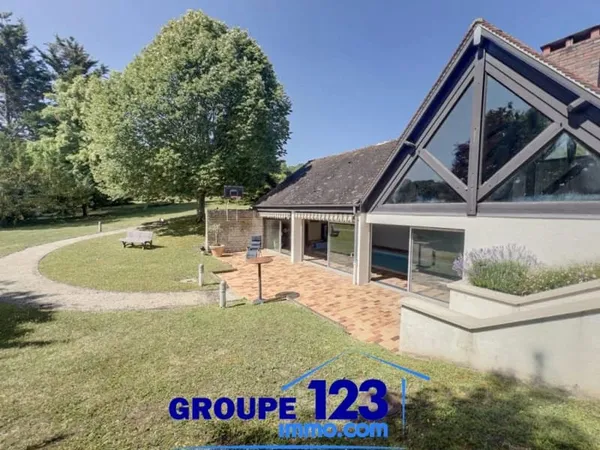 Maison 8 pièces 373 m²