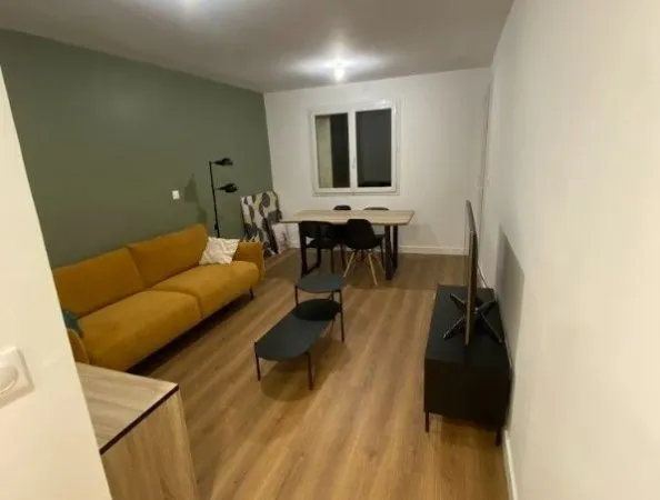 Chambre Disponible en Colocation avec Balcon - 4 min à pied du Métro Mermoz